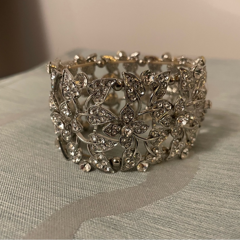 Elegant Silver Floral Bracelet